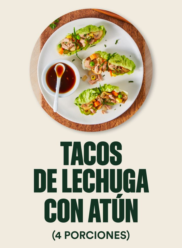 Tacos de lechuga con atún.